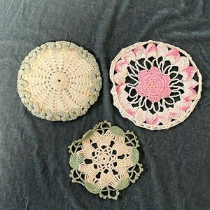 VTG 3 Pc Doilies